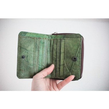 Nachhaltiges Portemonnaie aus recycelten Blättern in grün mit Zipper – vegan & umweltfreundlich