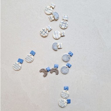 Skelini - weiße Porzellanohrringe mit blau Karomuster (groß)