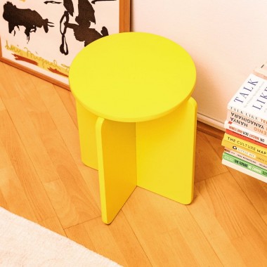 XO Hocker und Sidetable in ZITRONE von Studio Sonntag