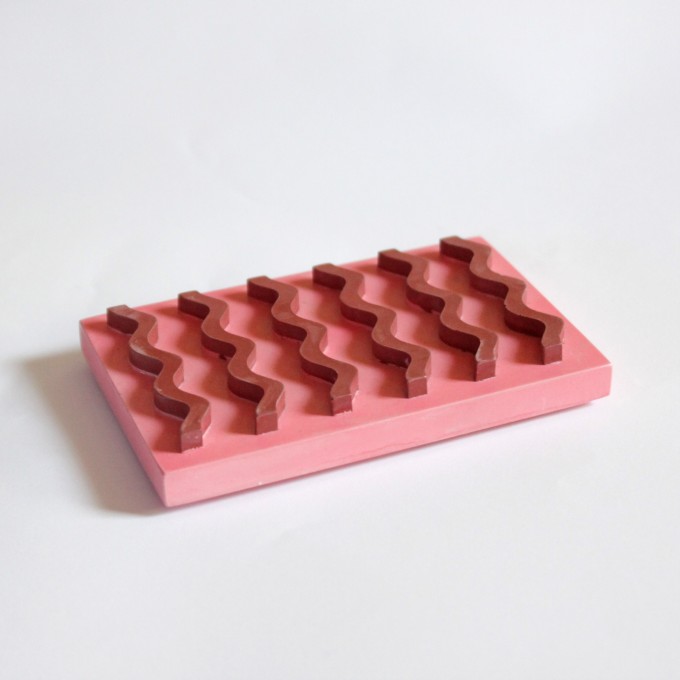 Seifenablage aus Porzellangips / Rosa-rot / objet vague Seifenablage aus Porzellangips / Rosa-rot / objet vague