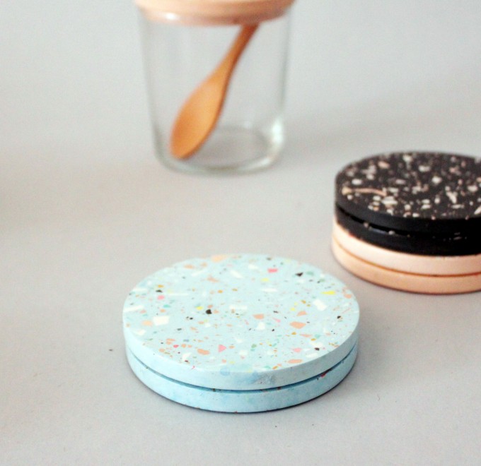 2 x Terrazzo Untersetzer blau / objet vague 2 x Terrazzo Untersetzer blau / objet vague