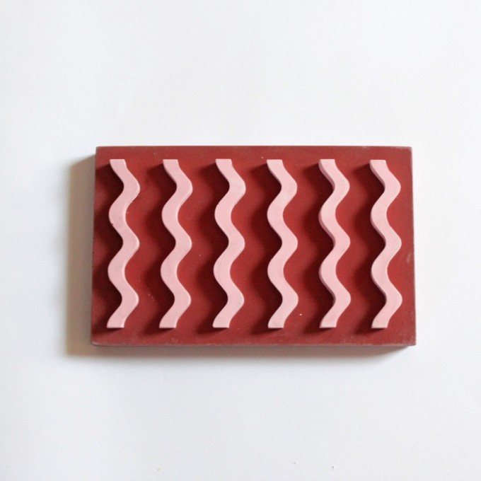 Seifenablage aus Porzellangips / Rot-rosa / objet vague Seifenablage aus Porzellangips / Rot-rosa / objet vague