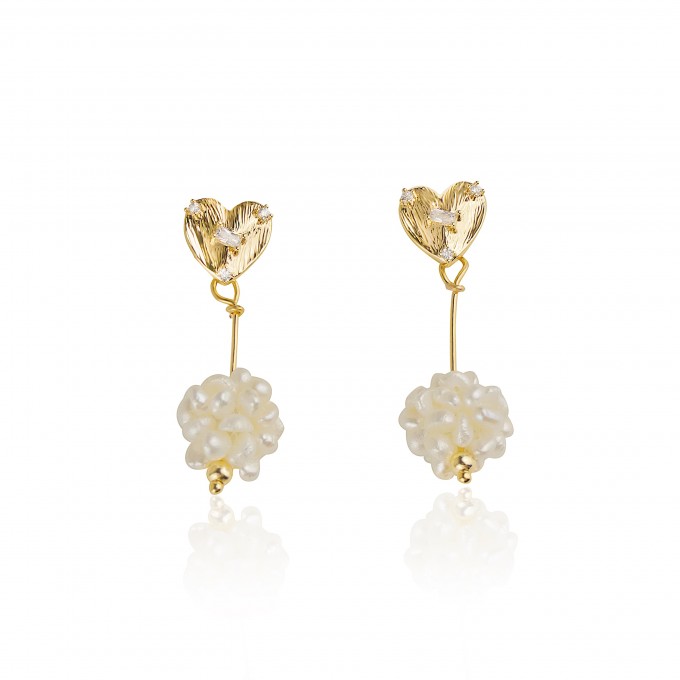 Valerie Chic - LOVE lange Ohrringe - 18 Karat vergoldet Valerie Chic - LOVE lange Ohrringe - 18 Karat vergoldet