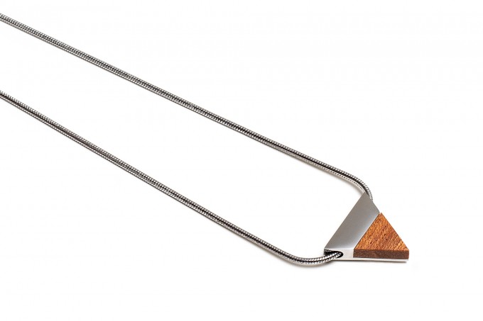 BeWooden - Kette mit dreieckigen Anhänger - Red Necklace Triangle BeWooden - Kette mit dreieckigen Anhänger - Red Necklace Triangle