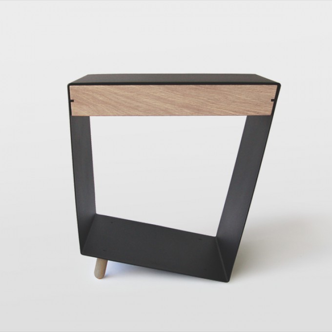 chris+ruby 12° Tisch mit Schublade schwarz chris+ruby 12° Tisch mit Schublade schwarz