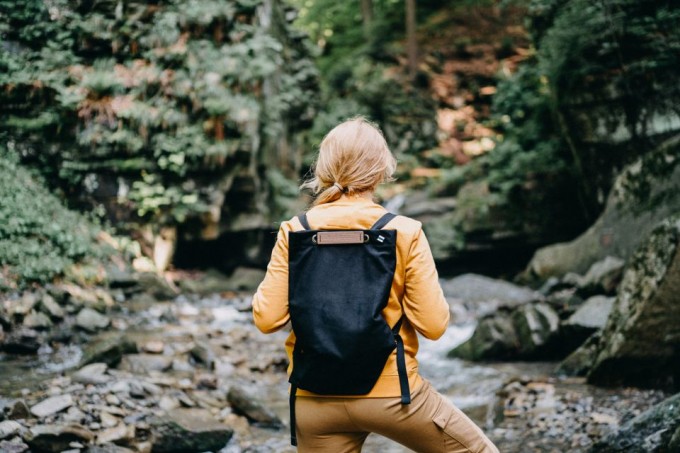 BeWooden Praktischer kleiner schwarzer Rucksack mit Holzdetails "Nox Minibackpack" BeWooden Praktischer kleiner schwarzer Rucksack mit Holzdetails "Nox Minibackpack"
