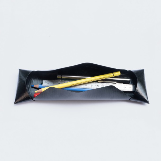 tak ETUI für Stifte, Kleber, Büroklammern usw. tak ETUI für Stifte, Kleber, Büroklammern usw.