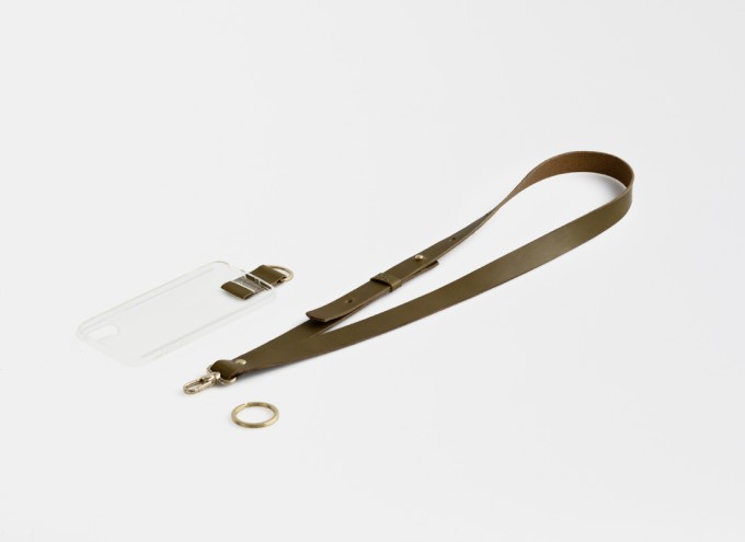 Lapàporter – Handykette Mit breitem Lederriemen, oliv Lapàporter – Handykette Mit breitem Lederriemen, oliv