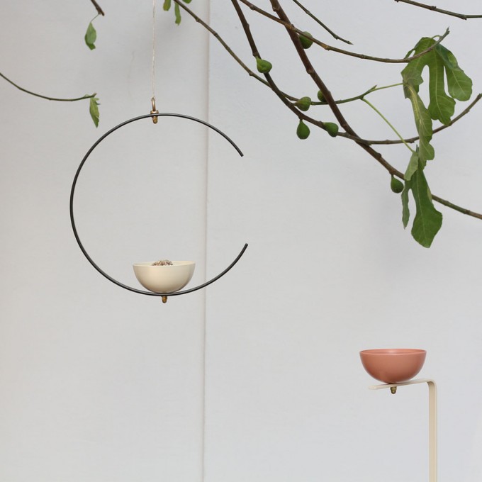 Christoph Friedrich Wagner | Vogeltränke und Futterstelle "milla" | Schale beigerot Christoph Friedrich Wagner | Vogeltränke und Futterstelle "milla" | Schale beigerot