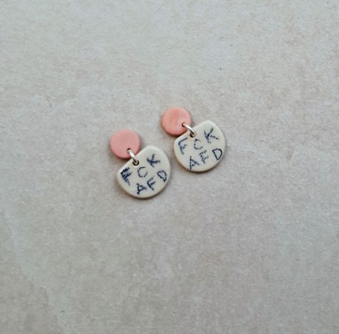 Skelini - Porzellan Ohrringe mit Handschrift - rosa