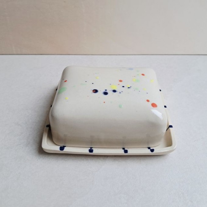 Skelini - Keramik Butterdose handgemacht dunkel blau und Konfetti