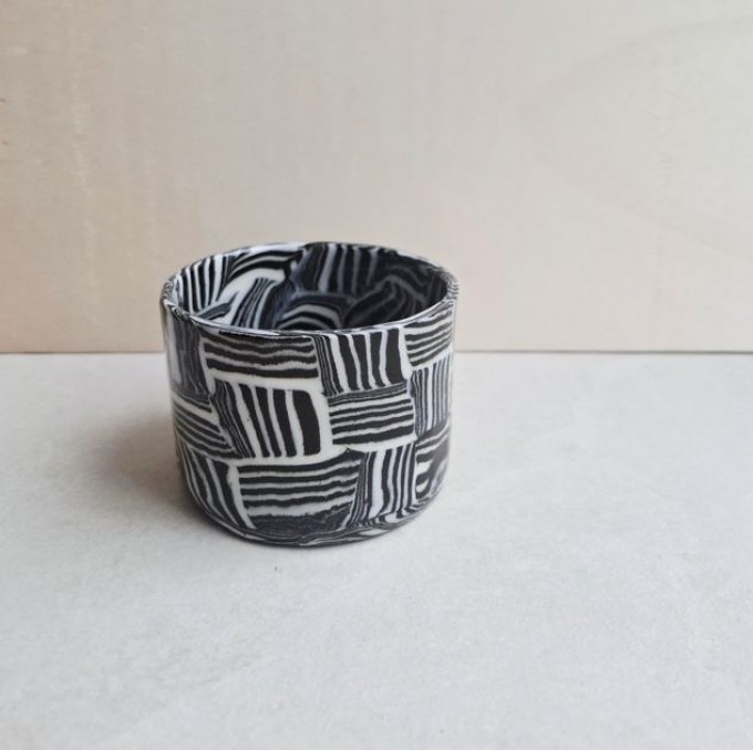 Skelini – Kaffeetasse aus Porzellan in Schwarz-Weiß