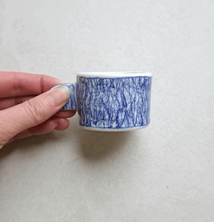 Skelini - Espressotasse handgemacht aus Porzellan mit blauen Stift bemalt (Unikat)