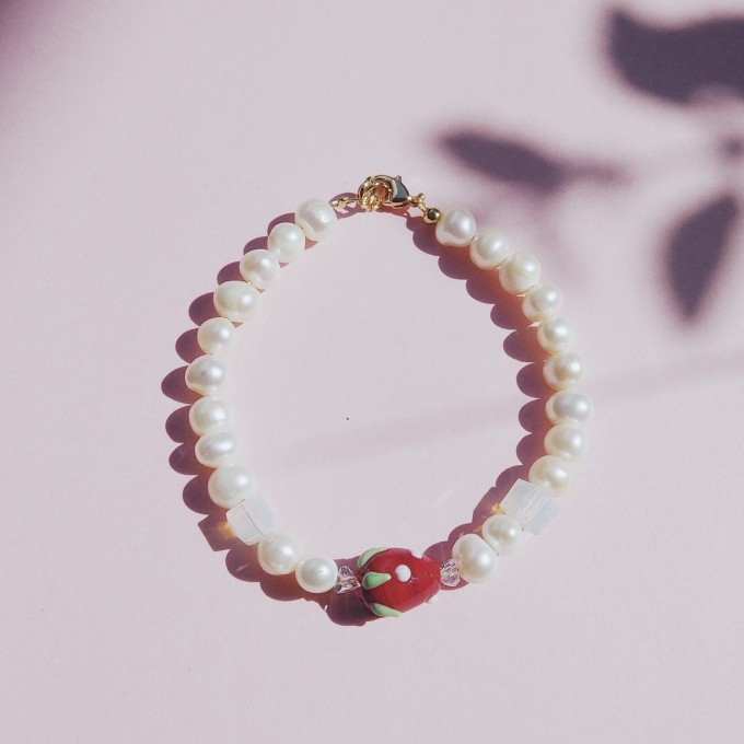 Valerie Chic - HAPPY STRAWBERRY Perlen Armband Valerie Chic - HAPPY STRAWBERRY Perlen Armband