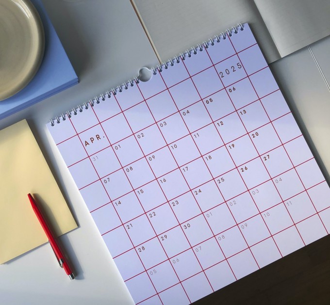 Wandkalender 2026, rotkariert - SANS.