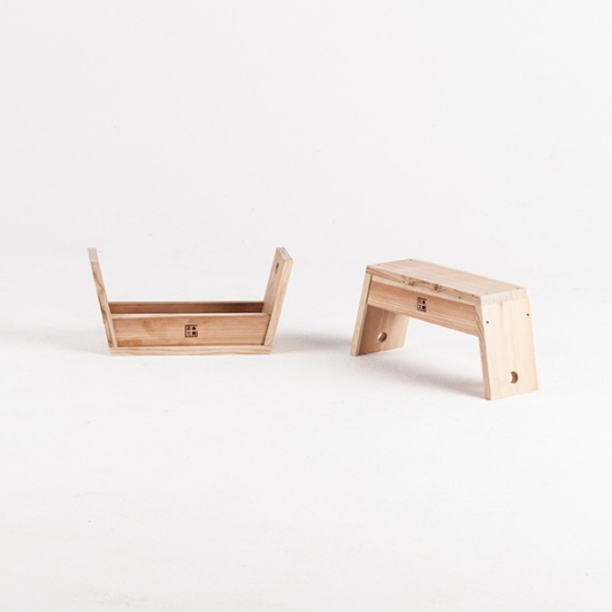 CARRY STOOL - ISHINOMAKI LAB by HLZFR. CARRY STOOL - ISHINOMAKI LAB by HLZFR.