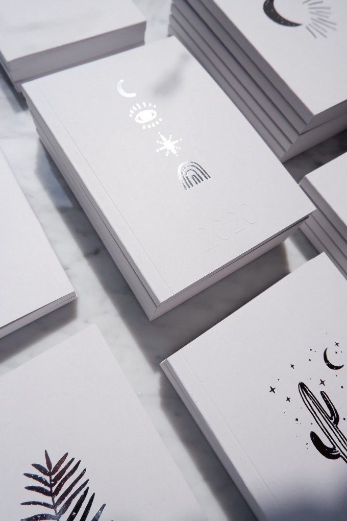 COSMIC SYMBOLS - PETITE PLANNER 2020 - A6 Kalender - Anna Cosma COSMIC SYMBOLS - PETITE PLANNER 2020 - A6 Kalender - Anna Cosma