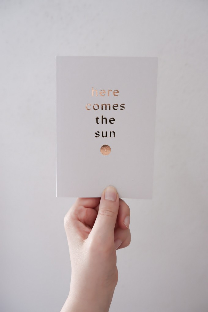 HERE COMES THE SUN - PETITE PLANNER 2020 - A6 Kalender - Anna Cosma HERE COMES THE SUN - PETITE PLANNER 2020 - A6 Kalender - Anna Cosma