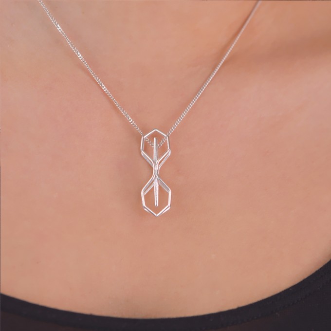 SPACE JEWELS.
A-Line Timeless, Halskette. Sterling Silber 925. SPACE JEWELS.
A-Line Timeless, Halskette. Sterling Silber 925.
