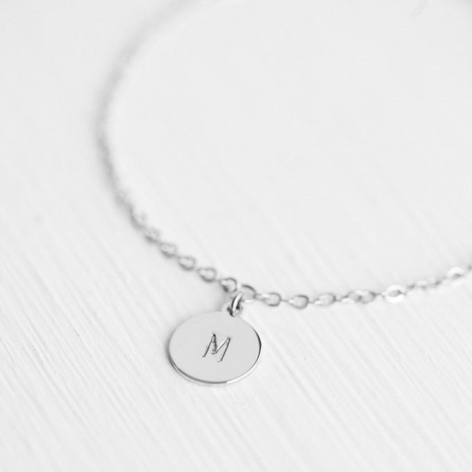 Oh Bracelet Berlin – Handgeprägte Armkette »Letter« weißvergoldet mit Buchstabe inkl. Box Oh Bracelet Berlin – Handgeprägte Armkette »Letter« weißvergoldet mit Buchstabe inkl. Box