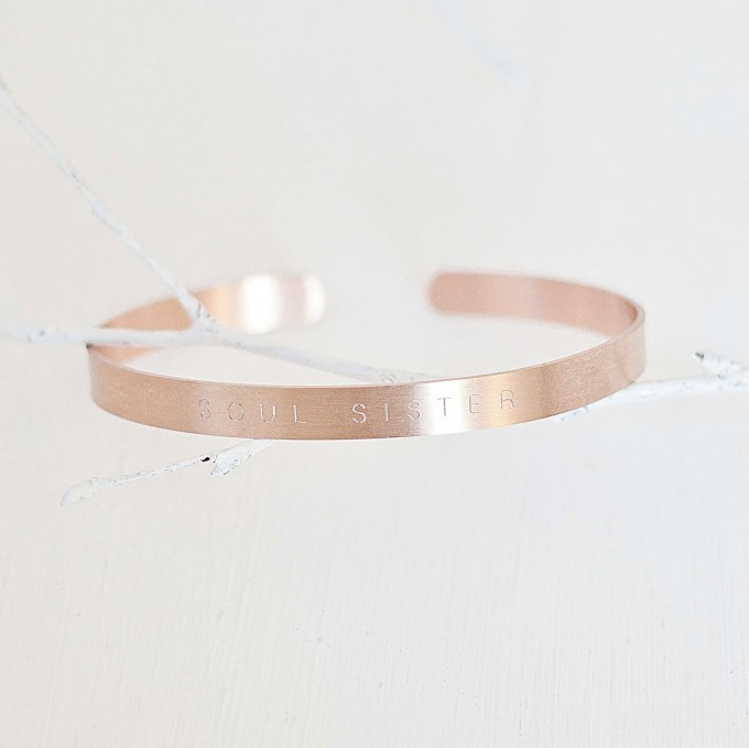 Oh Bracelet Berlin – Schmaler Armreif "Soul Sister" aus Edelstahl, vergoldet und matt Oh Bracelet Berlin – Schmaler Armreif "Soul Sister" aus Edelstahl, vergoldet und matt