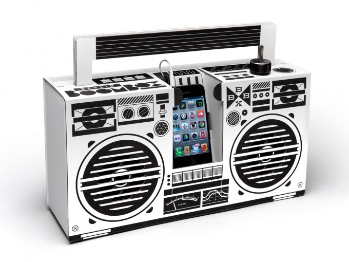Berlin Boombox Soundsystem aus Wellpappe Berlin Boombox Soundsystem aus Wellpappe