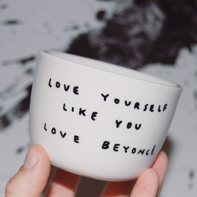 LOVE YOURSELF LIKE YOU LOVE BEYONCÉ Becher SMALL – Johanna Schwarzer LOVE YOURSELF LIKE YOU LOVE BEYONCÉ Becher SMALL – Johanna Schwarzer
