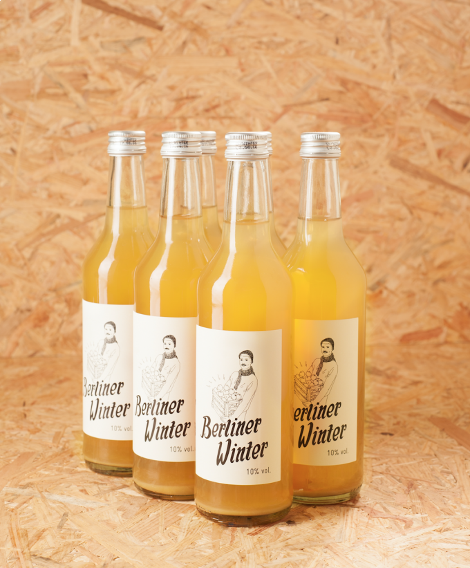 Berliner Winter - Die Alternative zu Glühwein. Alkoholisches Heißgetränk mit Apfelsaft, Wodka und Gewürzen. 0,5l 6er-Set Berliner Winter - Die Alternative zu Glühwein. Alkoholisches Heißgetränk mit Apfelsaft, Wodka und Gewürzen. 0,5l 6er-Set
