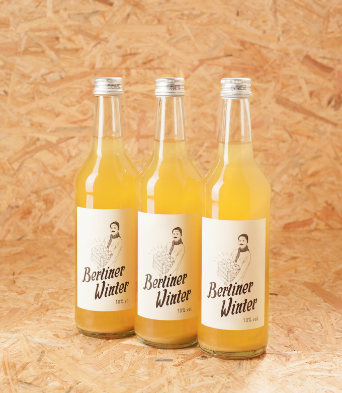 Berliner Winter - Die Alternative zu Glühwein. Alkoholisches Heißgetränk mit Apfelsaft, Wodka und Gewürzen. 0,5l 3er-Set Berliner Winter - Die Alternative zu Glühwein. Alkoholisches Heißgetränk mit Apfelsaft, Wodka und Gewürzen. 0,5l 3er-Set