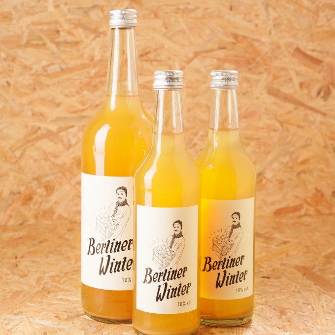 Berliner Winter - Die Alternative zu Glühwein. Alkoholisches Heißgetränk mit Apfelsaft, Wodka und Gewürzen. Kombi-Set A (1 x 1,0l + 2 x 0,5l) Berliner Winter - Die Alternative zu Glühwein. Alkoholisches Heißgetränk mit Apfelsaft, Wodka und Gewürzen. Kombi-Set A (1 x 1,0l + 2 x 0,5l)
