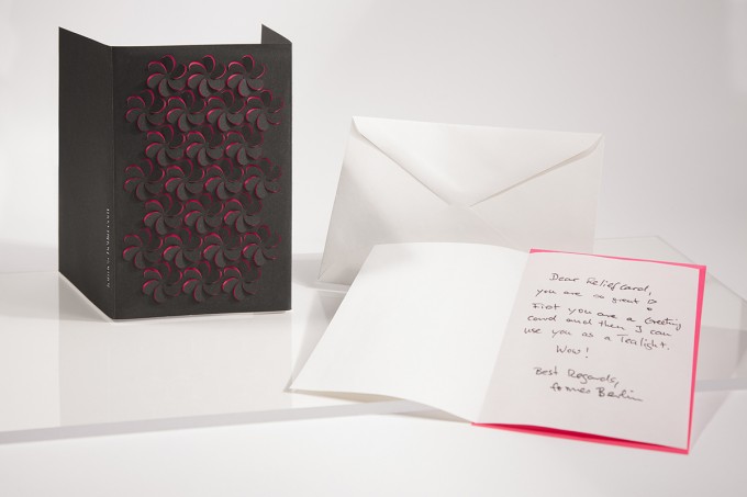 formes Berlin Blüten Set, schwarz, 2 Karten - Reliefkarte mit gelasertem Motiv, Einlegern und  Umschlag