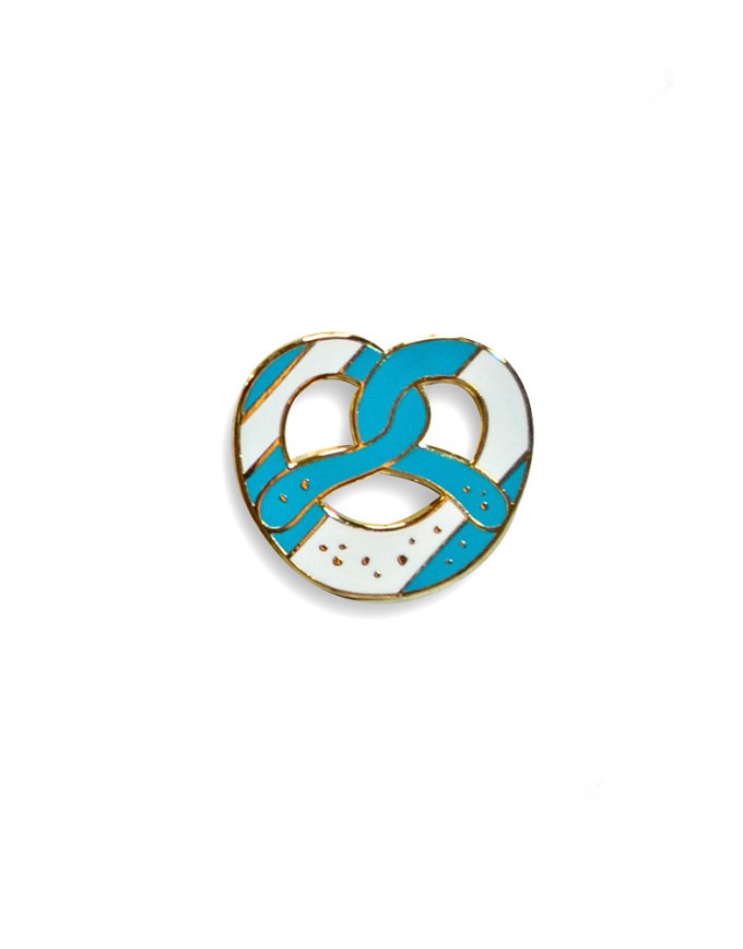 HEIMATFORMAT Brezn SuperPin // weiß-blau HEIMATFORMAT Brezn SuperPin // weiß-blau