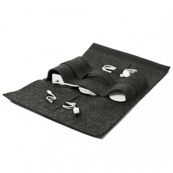 Buff-Accessory Bag
Kabeltasche / Filz (charcoal) und Leder (schwarz) - Burning Love Buff-Accessory Bag
Kabeltasche / Filz (charcoal) und Leder (schwarz) - Burning Love