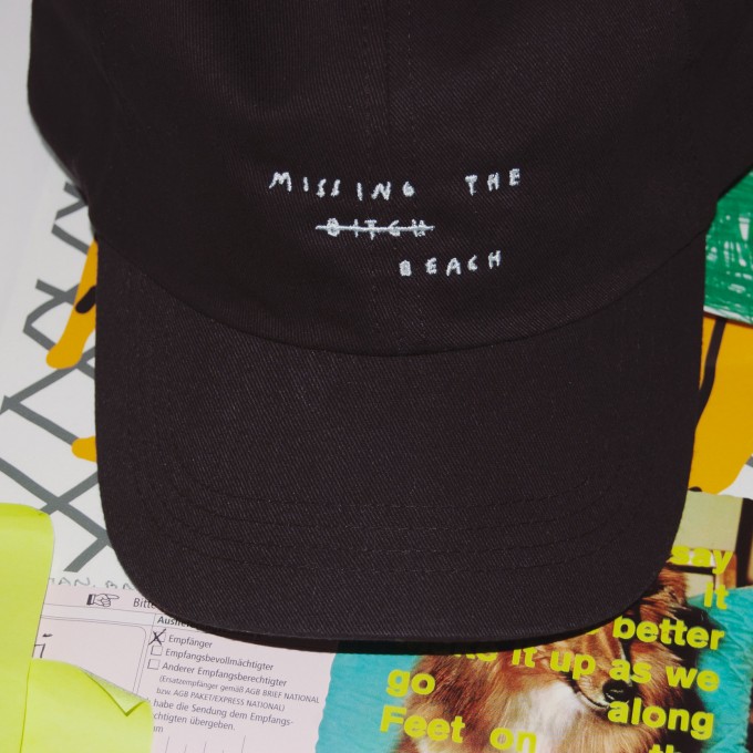 MISSING THE BEACH Cap – Johanna Schwarzer MISSING THE BEACH Cap – Johanna Schwarzer
