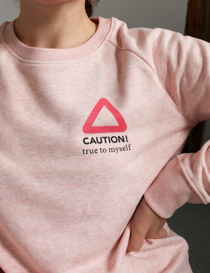 stahlpink – "CAUTION - true to myself" - nachhaltiger Sweater in rosa-meliert stahlpink – "CAUTION - true to myself" - nachhaltiger Sweater in rosa-meliert