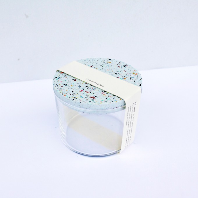 VLO design / Terrazzo Kleines Glas mit blauem Deckel VLO design / Terrazzo Kleines Glas mit blauem Deckel