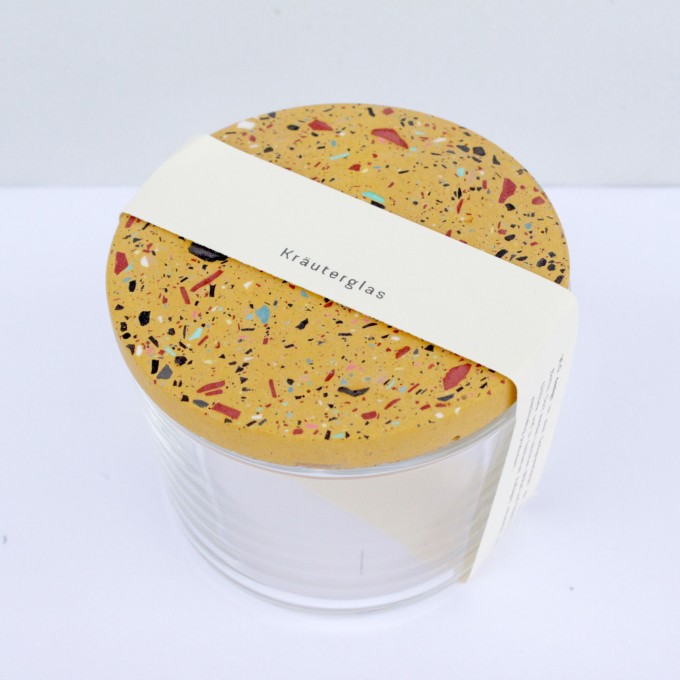 VLO design / Terrazzo Salz Glas mit ockem Deckel
VLO design / Terrazzo Salz Glas mit ockem Deckel