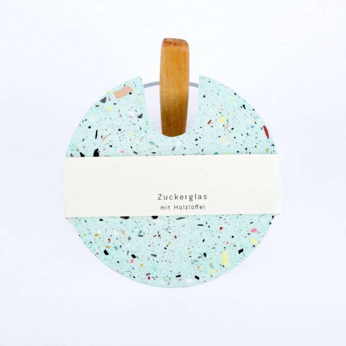 VLO design / Terrazzo Großes Glas mit Holzlöffel & türkisem Deckel VLO design / Terrazzo Großes Glas mit Holzlöffel & türkisem Deckel