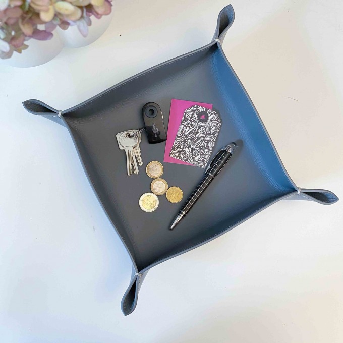 adorist - Lederschale, Taschenleerer Corium 20x20cm, grau adorist - Lederschale, Taschenleerer Corium 20x20cm, grau