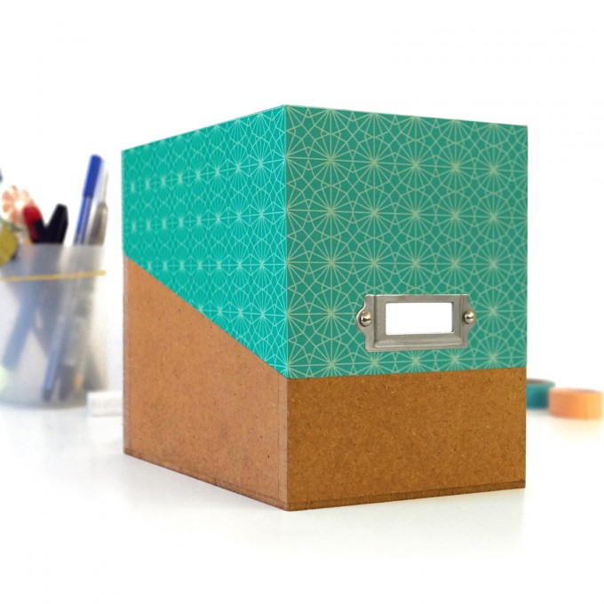 sperlingB – Box mit türkisfarbenem Deckel und Etikettenschild, Sammelbox mit Registern und Blankokarten, Kiste zum Aufbewahren sperlingB – Box mit türkisfarbenem Deckel und Etikettenschild, Sammelbox mit Registern und Blankokarten, Kiste zum Aufbewahren