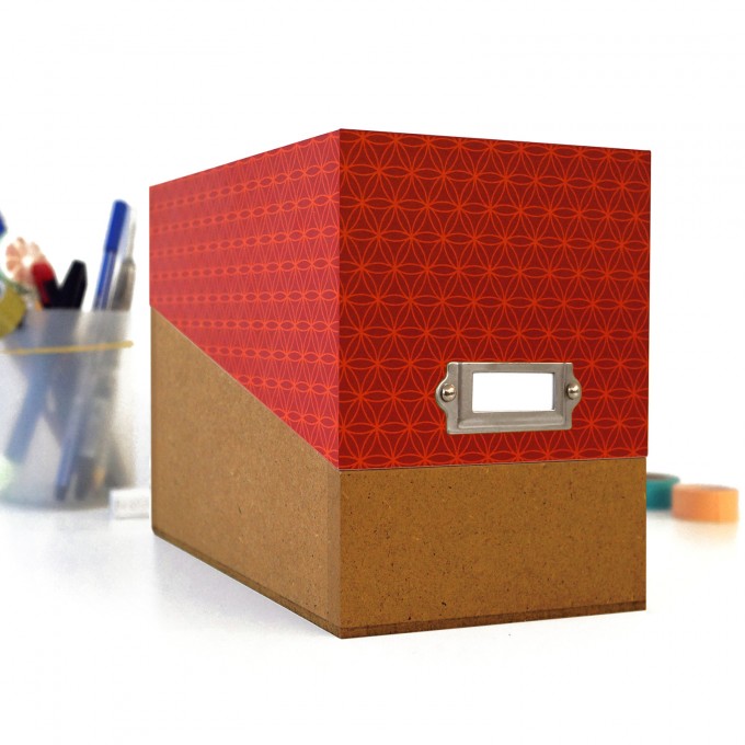 sperlingB – Box mit rotem Deckel und Etikettenschild, Sammelbox mit Registern und Blankokarten, Kiste zum Aufbewahren sperlingB – Box mit rotem Deckel und Etikettenschild, Sammelbox mit Registern und Blankokarten, Kiste zum Aufbewahren