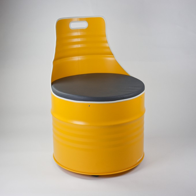 Lockengelöt - Sessel aus einem Ölfass