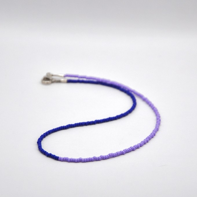 »HalfHalf« – Kette in Violett und Blau von PINAPINA »HalfHalf« – Kette in Violett und Blau von PINAPINA