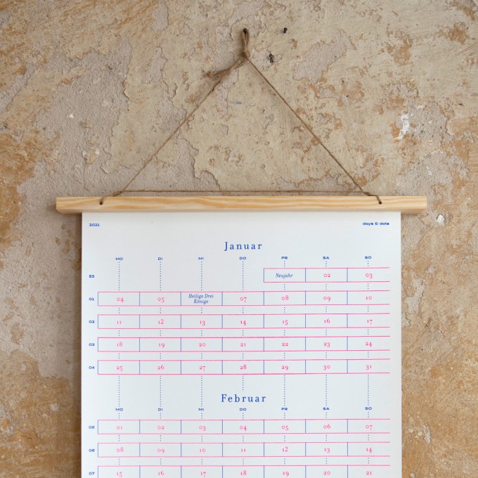 Days & Dots 2021: zweiseitiger Siebdruck-Wandkalender inkl. Aufhängung Days & Dots 2021: zweiseitiger Siebdruck-Wandkalender inkl. Aufhängung