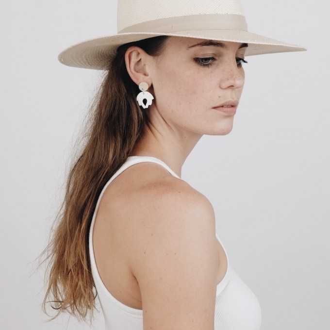 EVE + ADIS // LOTUS FLOWER EARRINGS pebble grey-white EVE + ADIS // LOTUS FLOWER EARRINGS pebble grey-white