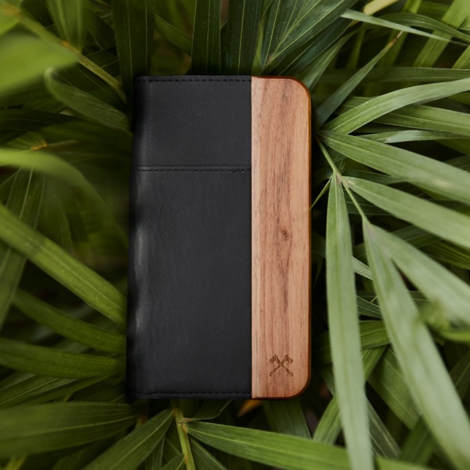 Woodcessories - EcoWallet - Premium Design Hülle, Case, Cover für das iPhone aus FSC zert. Walnuss Holz & hochwertiger Lederoptik (iPhone Xr) Woodcessories - EcoWallet - Premium Design Hülle, Case, Cover für das iPhone aus FSC zert. Walnuss Holz & hochwertiger Lederoptik (iPhone Xr)