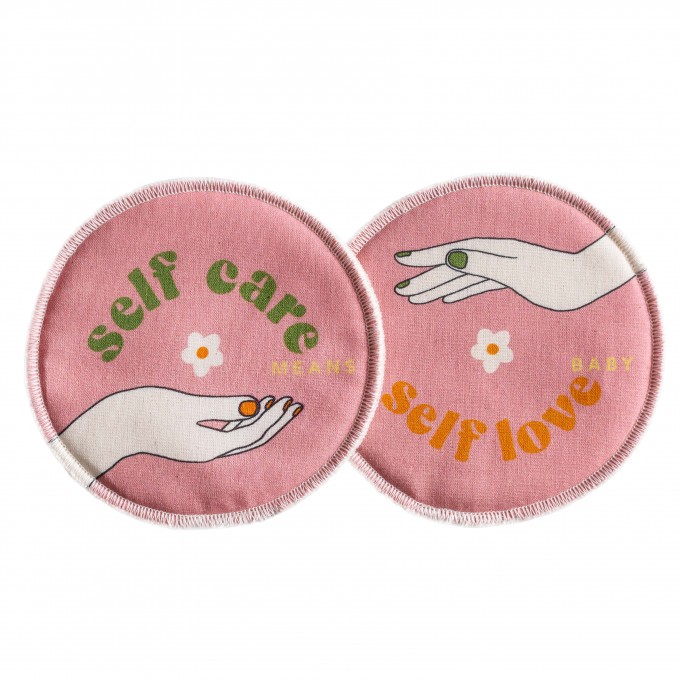 Waschbare Stilleinlagen mit Social Impact und homegrown Design von moodie x SelfcareSelflove Waschbare Stilleinlagen mit Social Impact und homegrown Design von moodie x SelfcareSelflove