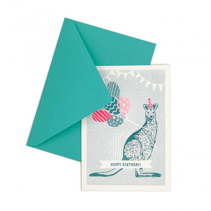 Feingeladen // LOVELY BEASTS // Kangaroo »Hoppy Birthday!« (TLFR) // RISO-Klappkarte, A6 Feingeladen // LOVELY BEASTS // Kangaroo »Hoppy Birthday!« (TLFR) // RISO-Klappkarte, A6