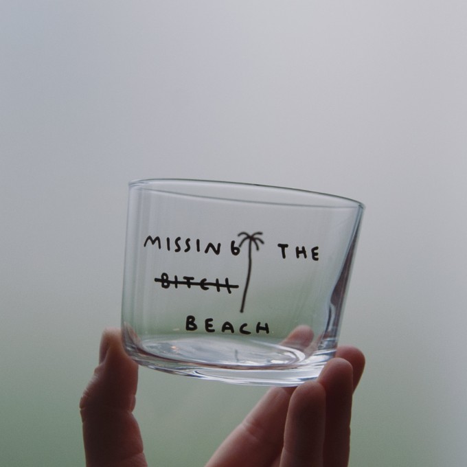 MISSING THE BEACH Glas – Johanna Schwarzer MISSING THE BEACH Glas – Johanna Schwarzer