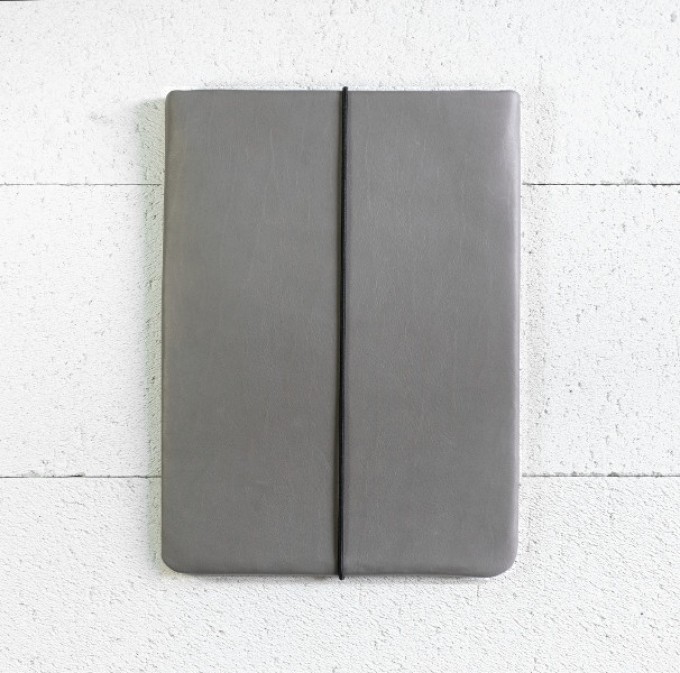 VANDEBAG - MacBook Sleeve aus grauem Leder